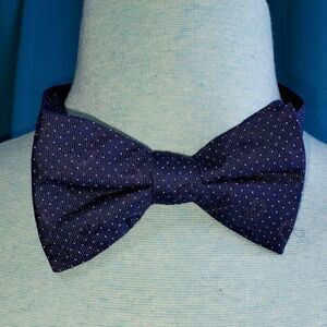 100% Silk Express Polka dot Navy blue Bow Tie w/easy on adjustable neck size!